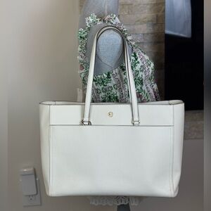 Tory Burch Robinson everyday tote bag in white/ivory | Pink interior